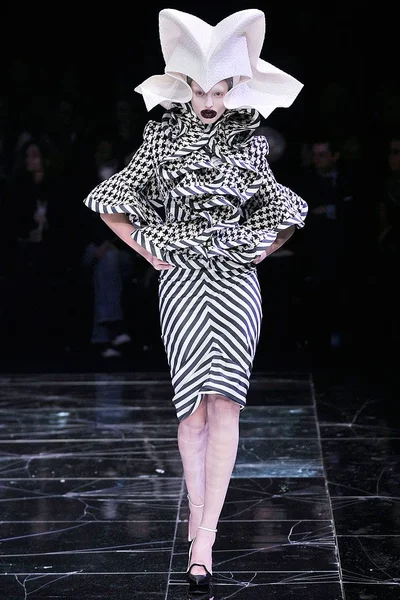 Look 10